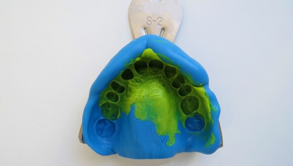 Protocolo para desinfecção dos moldes, modelos e próteses